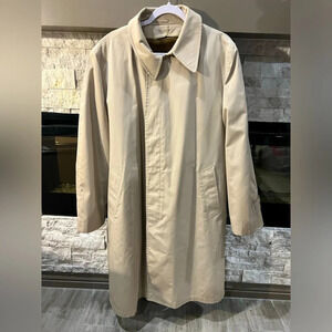 Vintage London Fog Men’s size 44 Long Trench coat, lining that can be removed